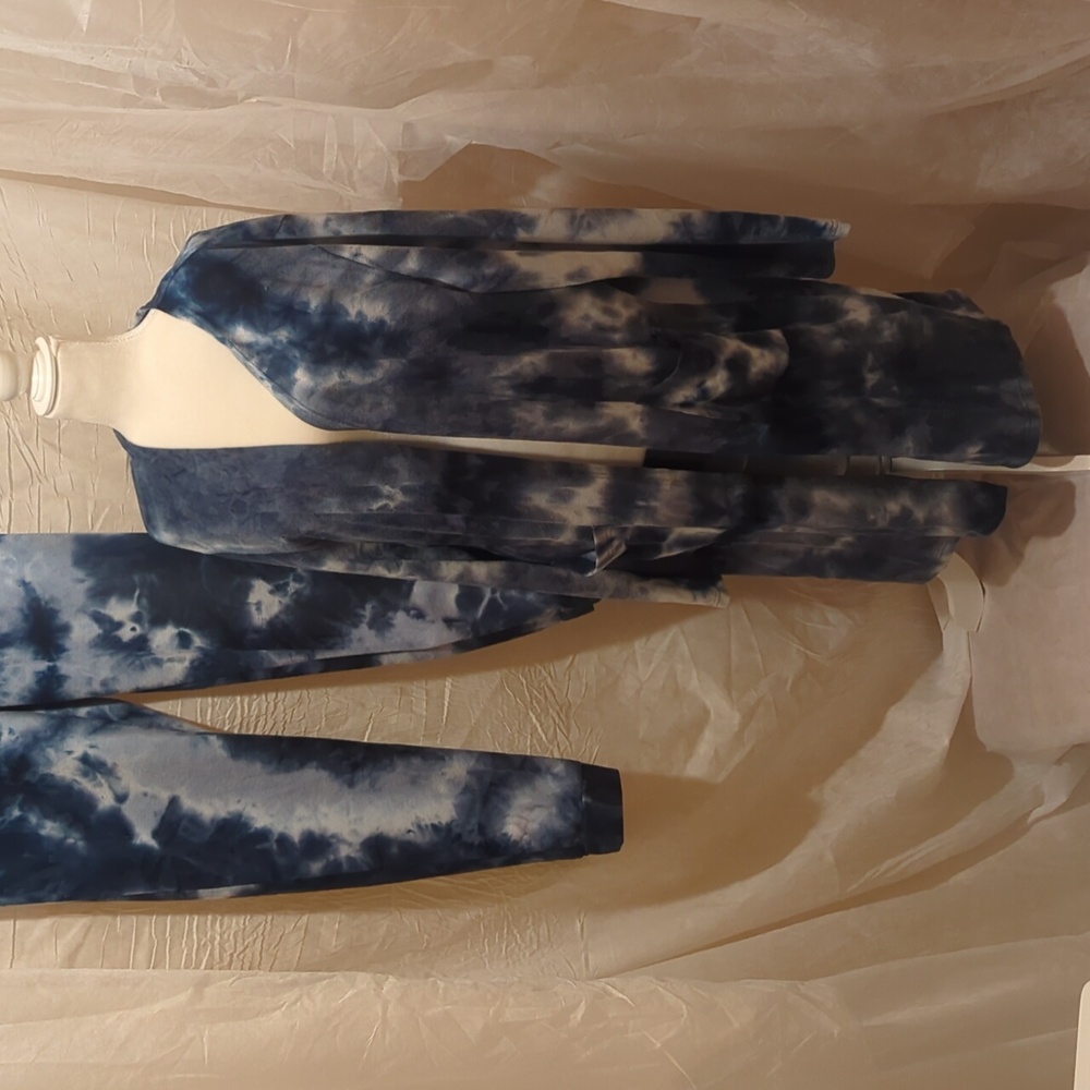 Lightweight long-length jacket with matching lounge pants, 2XL top, XL bottoms